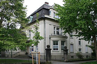 Villa Emil Peltzer-Teacher