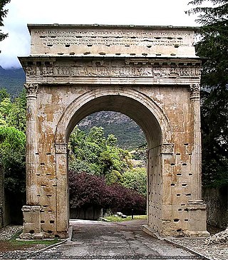 Arco di Ottaviano Augusto