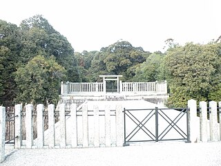 Hishiage Kofun (Mausoleum of Iwanohime no Mikoto)