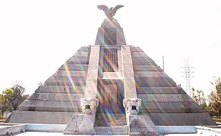 Monumento a la Raza
