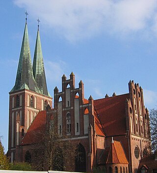 Kościół pw. Najświętszej Maryi Panny Królowej Polski i Świętych Archaniołów Michała, Rafała i Gabrie