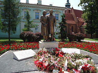 Pomnik Marii i Lecha Kaczyńskich