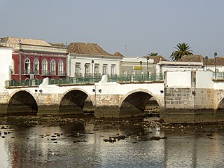 Ponte Antiga sobre o Rio Gilão