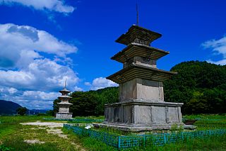 Three-story stone pagoda in Gameunsaji