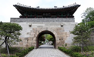 Hongjimun Gate and Tanchungdaesong Fortress
