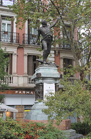 Estatua a Jacinto Ruiz Teniente de Infantería
