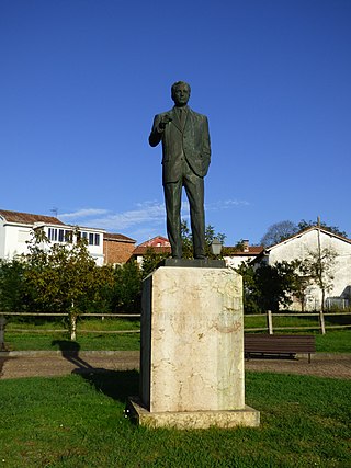 Monumento a Arturo Fernández