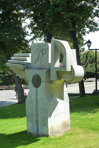 Monumento a Ramón Pérez de Ayala