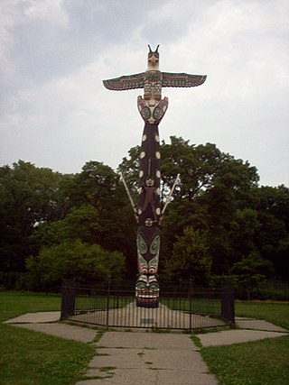 Kwa-Ma-Rolas (Totem Pole)